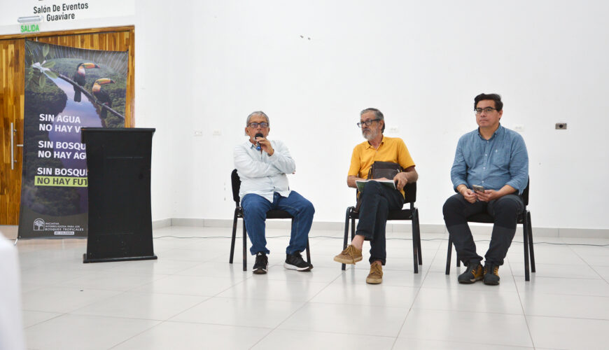 Bernardo Giraldo, investigador del Instituto Sinchi; Julio Roberto del Cairo, del CINDEP; y Carlos Alberto Rivera, docente de la Universidad Javeriana.